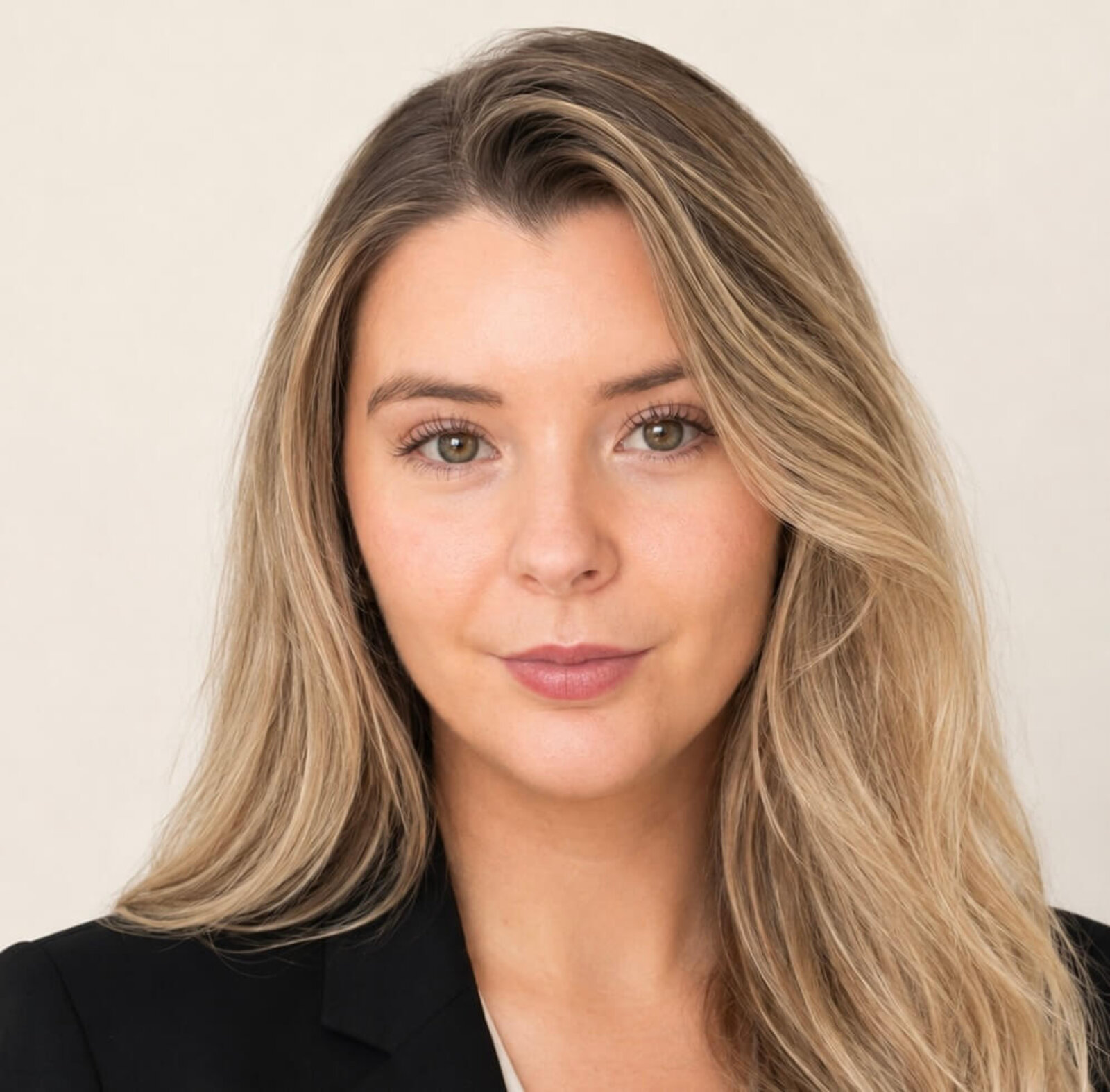 Caroline Headshot
